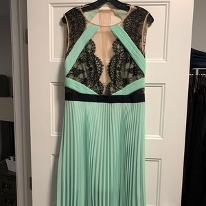 BCBG size 12 mint dress with black lace detail. Never been worn.